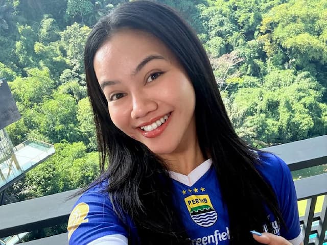 Yura Yunita Rayakan Persib Juara Super League 2026: Hattrick Euy! Yura Yunita Rayakan Persib Juara Super League 2026: Hattrick Euy!