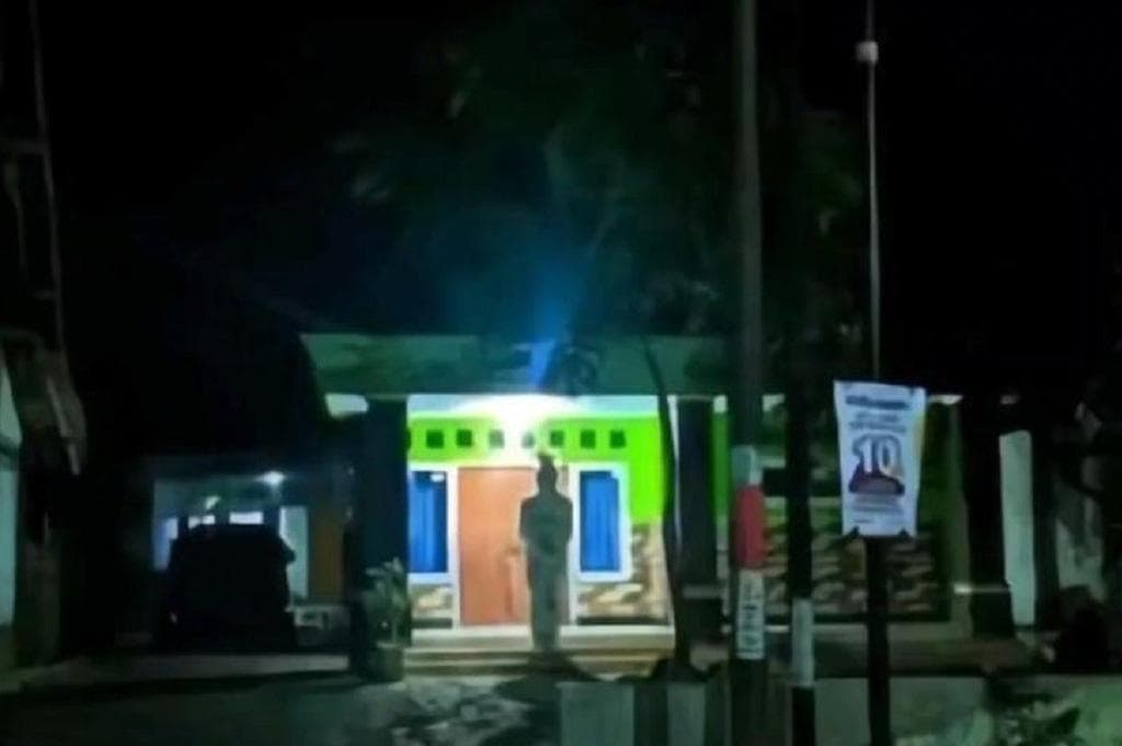 Penampakan Pocong Viral yang Teror Warga Jember, Ternyata Hoaks Hasil AI Penampakan Pocong Viral yang Teror Warga Jember, Ternyata Hoaks Hasil AI