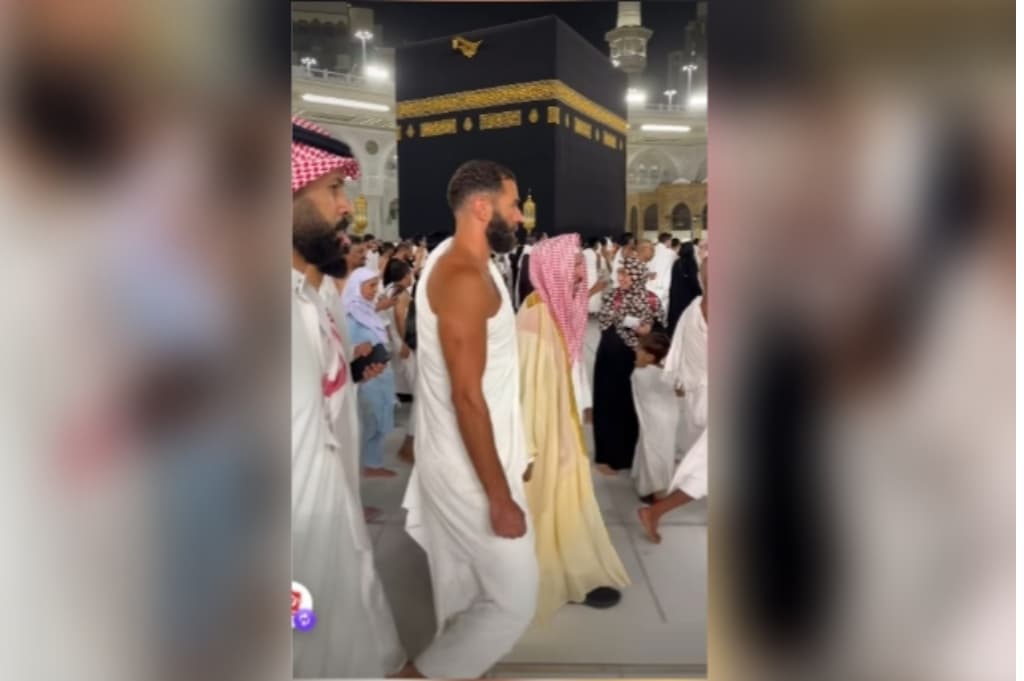 Karim Benzema Ibadah Haji, Video Thawaf Eks Bintang Real Madrid itu Bikin Haru Karim Benzema Ibadah Haji, Video Thawaf Eks Bintang Real Madrid itu Bikin Haru
