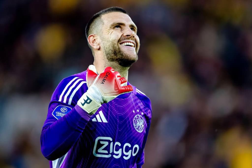 Heroik! Maarten Paes Bantu Ajax Lolos ke UEFA Conference League lewat Drama Adu Penalti Heroik! Maarten Paes Bantu Ajax Lolos ke UEFA Conference League lewat Drama Adu Penalti