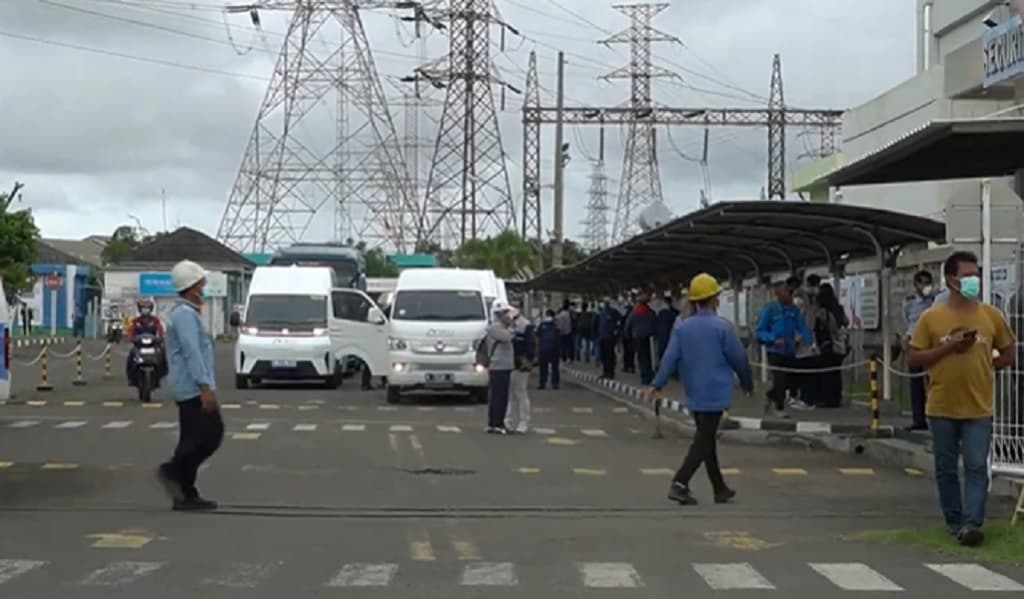 Pabrik Kimia PT MCCI di Cilegon Meledak, Warga Diungsikan akibat Bau Menyengat Pabrik Kimia PT MCCI di Cilegon Meledak, Warga Diungsikan akibat Bau Menyengat