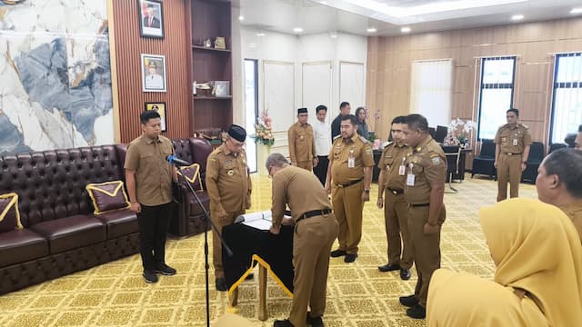 Bupati Rusli Lantik Sejumlah Pejabat di Lingkungan Pemkab Kotabaru Bupati Rusli Lantik Sejumlah Pejabat di Lingkungan Pemkab Kotabaru