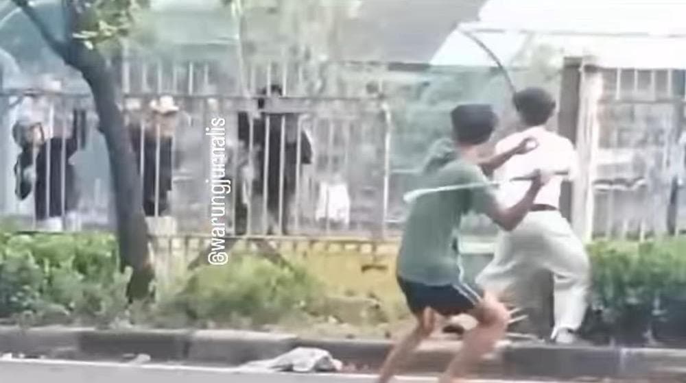 Tawuran Pecah di Klender Baru saat Jam Berangkat Kerja Bikin Lalin Macet Tawuran Pecah di Klender Baru saat Jam Berangkat Kerja Bikin Lalin Macet