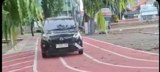 Viral Jogging Track di Alun-Alun Bekasi Dijadikan Tempat Belajar Nyetir Viral Jogging Track di Alun-Alun Bekasi Dijadikan Tempat Belajar Nyetir