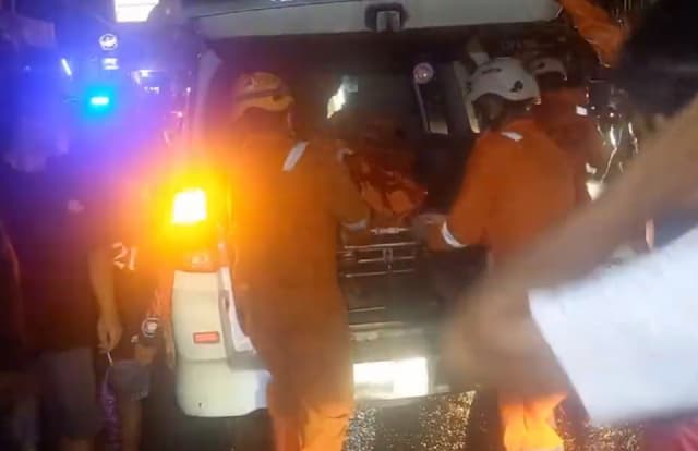 Update Kecelakaan Maut Sekeluarga di Jombang, Korban Tewas Bertambah jadi 2 Orang Update Kecelakaan Maut Sekeluarga di Jombang, Korban Tewas Bertambah jadi 2 Orang