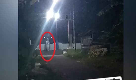 Heboh Pocong Bawa Celurit di Probolinggo, Kabur saat Dikepung Warga Heboh Pocong Bawa Celurit di Probolinggo, Kabur saat Dikepung Warga