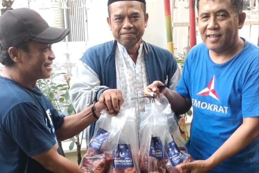 Demokrat Jakarta Tindak Lanjuti Instruksi AHY, Salurkan 2.000 Paket Daging Kurban Demokrat Jakarta Tindak Lanjuti Instruksi AHY, Salurkan 2.000 Paket Daging Kurban