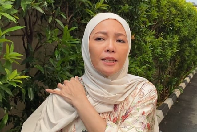 Istri Jenguk Eks Menag Yaqut di Rutan KPK, Bawakan Tempe Goreng Istri Jenguk Eks Menag Yaqut di Rutan KPK, Bawakan Tempe Goreng