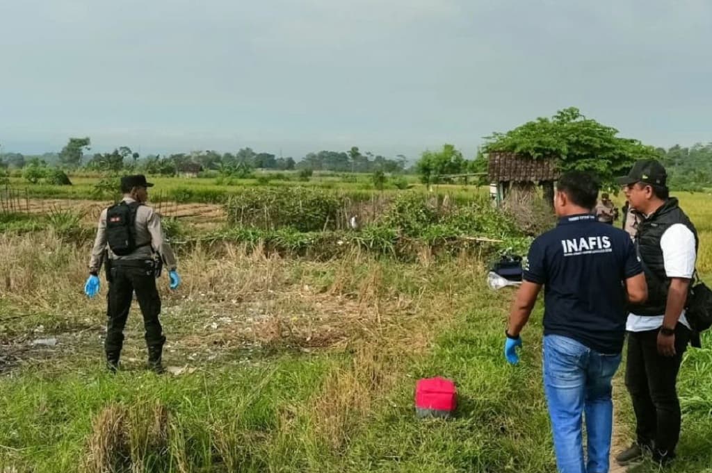 Ledakan Petasan Balon Udara di Blitar, 1 Orang Tewas 2 Anak Luka-Luka Ledakan Petasan Balon Udara di Blitar, 1 Orang Tewas 2 Anak Luka-Luka