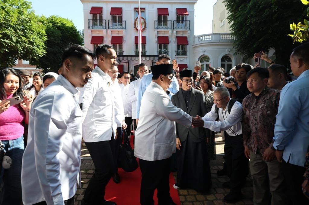 Diaspora RI di Prancis Bahagia Salat Idul Adha Bersama Prabowo: Seperti Bareng Keluarga Diaspora RI di Prancis Bahagia Salat Idul Adha Bersama Prabowo: Seperti Bareng Keluarga