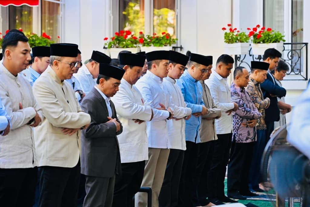 Momen Prabowo Salat Iduladha Bareng Diaspora RI di Prancis, Kumandangkan Takbir Momen Prabowo Salat Iduladha Bareng Diaspora RI di Prancis, Kumandangkan Takbir