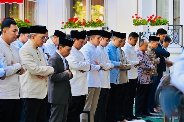 Momen Prabowo Salat Iduladha Bareng Diaspora RI di Prancis, Kumandangkan Takbir Momen Prabowo Salat Iduladha Bareng Diaspora RI di Prancis, Kumandangkan Takbir