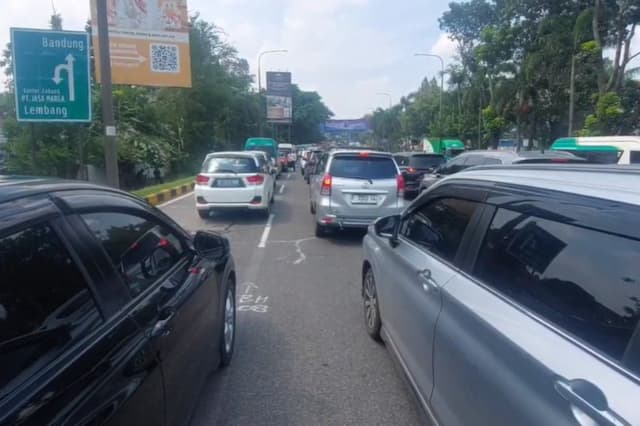 Libur Panjang Iduladha, Puluhan Ribu Kendaraan Masuk Bandung via Tol Pasteur Libur Panjang Iduladha, Puluhan Ribu Kendaraan Masuk Bandung via Tol Pasteur