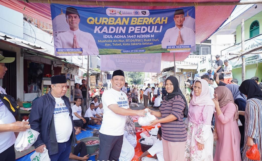 Kadin Salurkan 12 Hewan Kurban di Tebet Jaksel, Bagikan 300 Kupon Daging ke Warga Kadin Salurkan 12 Hewan Kurban di Tebet Jaksel, Bagikan 300 Kupon Daging ke Warga