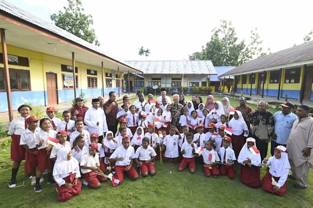Mendikdasmen Pastikan Anak di Pulau Terpencil Papua Wajib Dapat Pendidikan Layak Mendikdasmen Pastikan Anak di Pulau Terpencil Papua Wajib Dapat Pendidikan Layak
