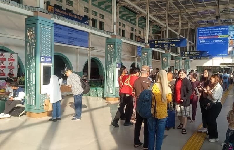 27.222 Orang Tinggalkan Jakarta Naik Kereta pada Libur Idul Adha 27.222 Orang Tinggalkan Jakarta Naik Kereta pada Libur Idul Adha