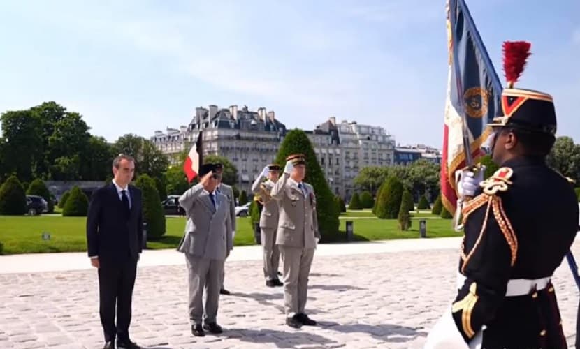 Presiden Prabowo Tiba di Istana Elysee Paris, Disambut Pasukan Kehormatan Presiden Prabowo Tiba di Istana Elysee Paris, Disambut Pasukan Kehormatan