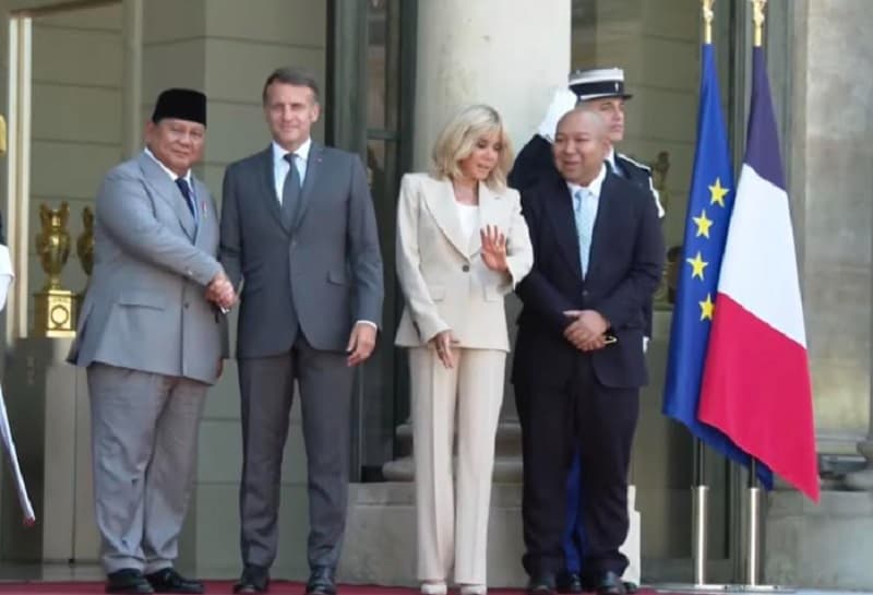 Momen Prabowo Disambut Hangat Macron dan Istri di Istana Elysee Momen Prabowo Disambut Hangat Macron dan Istri di Istana Elysee