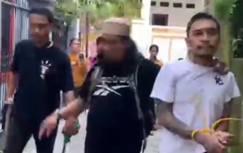 Anak Durhaka! Pria di Makassar Ancam Bunuh Ayah Pakai Parang gegara Judol Anak Durhaka! Pria di Makassar Ancam Bunuh Ayah Pakai Parang gegara Judol