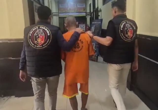 Keji! Siswi SMK di Cianjur Tewas Dibunuh Ayah Tiri, Dijerat Kabel lalu Diperkosa Keji! Siswi SMK di Cianjur Tewas Dibunuh Ayah Tiri, Dijerat Kabel lalu Diperkosa