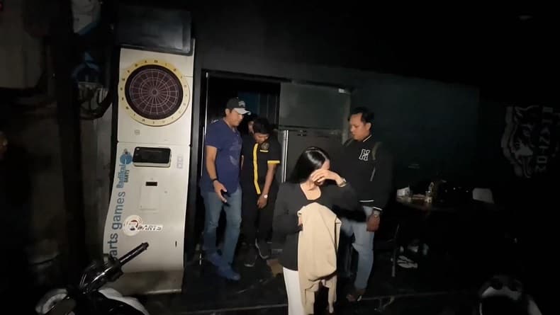 Penggerebekan Tempat Hiburan Malam di Medan, Ekstasi dan Miras Palsu Disita Polisi Penggerebekan Tempat Hiburan Malam di Medan, Ekstasi dan Miras Palsu Disita Polisi