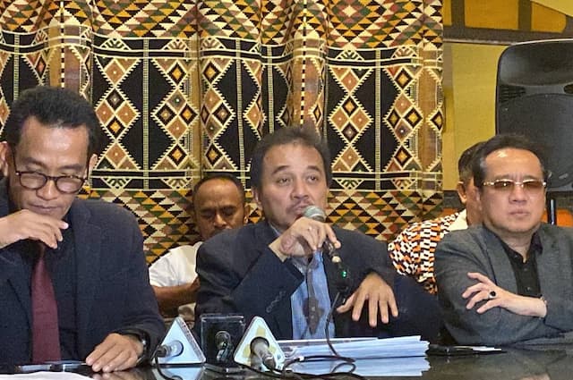 Roy Suryo Singgung Kasusnya Digantung Sangat Lama, Ungkit Ferdy Sambo dan Kopi Sianida Roy Suryo Singgung Kasusnya Digantung Sangat Lama, Ungkit Ferdy Sambo dan Kopi Sianida