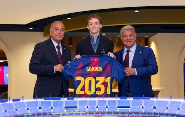 Anthony Gordon Resmi Gabung Barcelona, Mimpi Masa Kecil Jadi Kenyataan Anthony Gordon Resmi Gabung Barcelona, Mimpi Masa Kecil Jadi Kenyataan