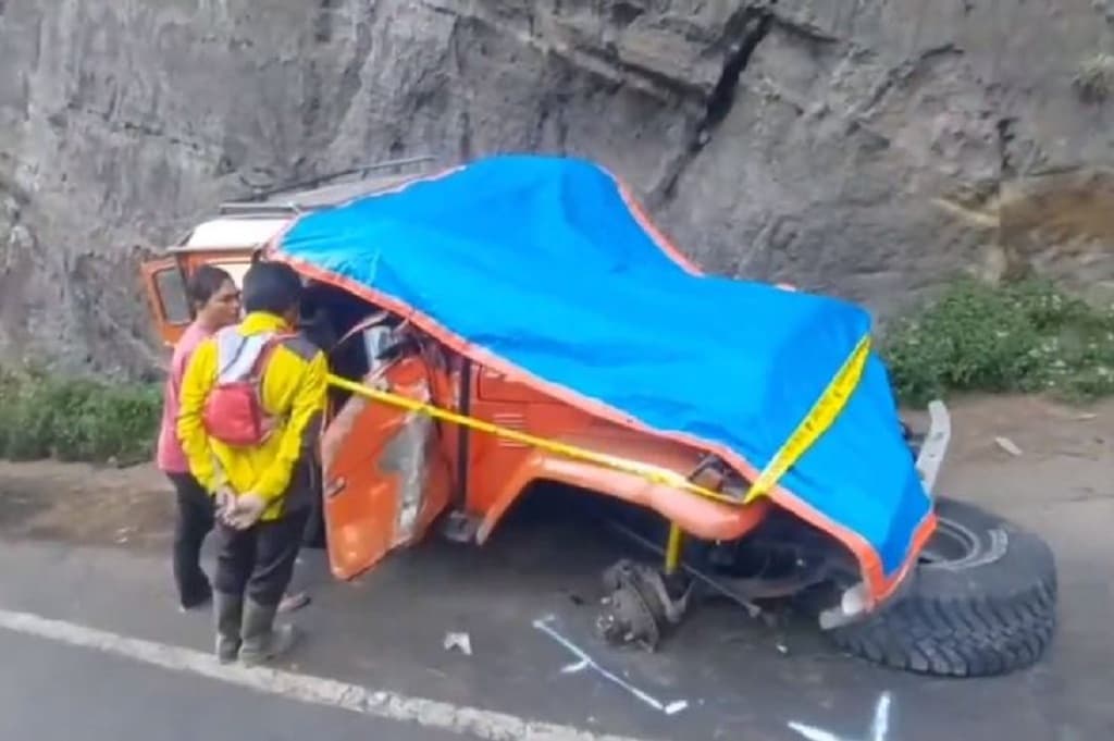 Kronologi Kecelakaan Jip Wisata Bromo Tewaskan 2 Orang, Rem Blong lalu Tabrak Tebing Kronologi Kecelakaan Jip Wisata Bromo Tewaskan 2 Orang, Rem Blong lalu Tabrak Tebing