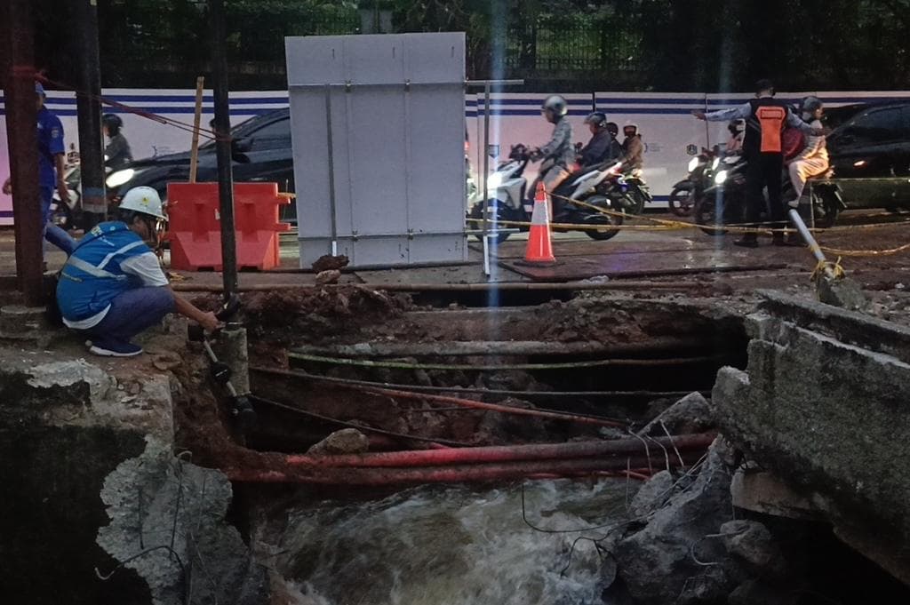 Perbaikan Jalan Ambles di Lenteng Agung Bikin Macet, Sudin SDA Jaksel Minta Maaf Perbaikan Jalan Ambles di Lenteng Agung Bikin Macet, Sudin SDA Jaksel Minta Maaf