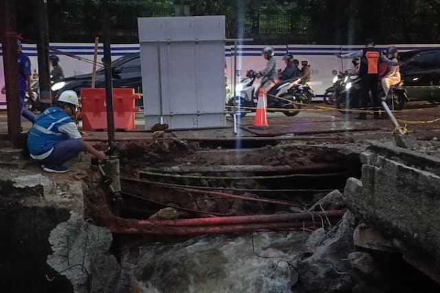 Perbaikan Jalan Ambles di Lenteng Agung Bikin Macet, Sudin SDA Jaksel Minta Maaf Perbaikan Jalan Ambles di Lenteng Agung Bikin Macet, Sudin SDA Jaksel Minta Maaf