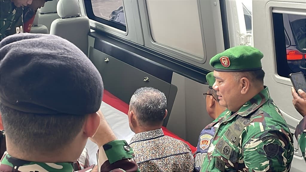 Jenazah Eks Menhan Ryamizard Ryacudu Dibawa ke Rumah Duka, Peti Berbalut Bendera Merah Putih Jenazah Eks Menhan Ryamizard Ryacudu Dibawa ke Rumah Duka, Peti Berbalut Bendera Merah Putih