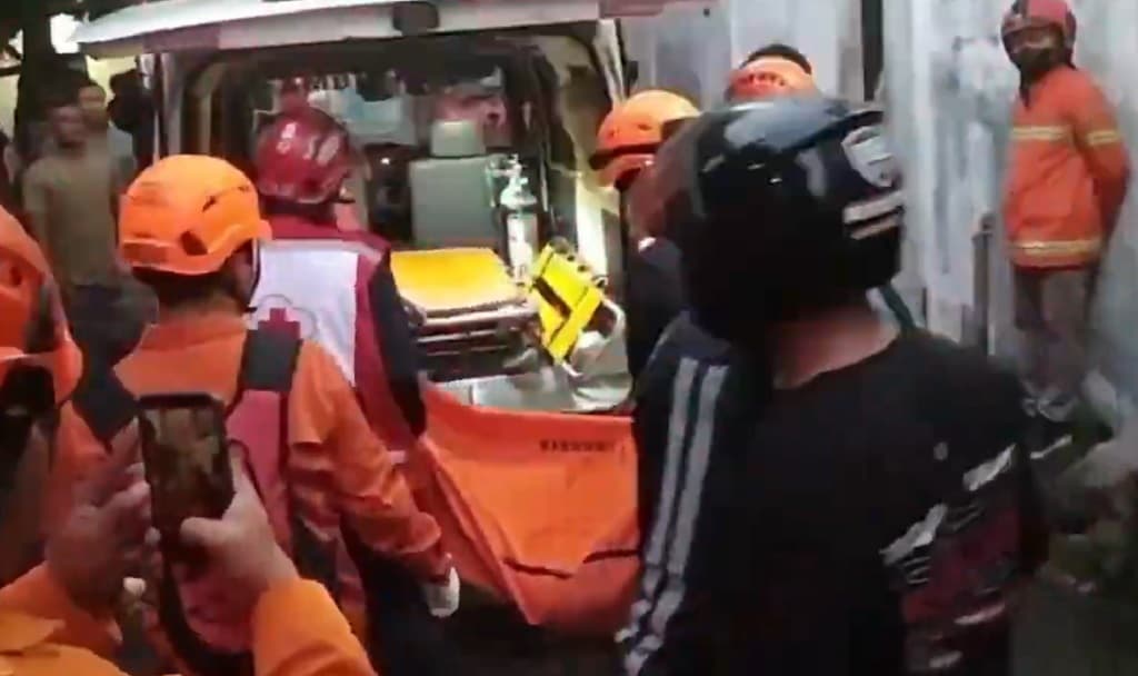 Kebakaran di Surabaya, Lansia Pemilik Toko Ditemukan Tewas dalam Kamar Mandi Kebakaran di Surabaya, Lansia Pemilik Toko Ditemukan Tewas dalam Kamar Mandi