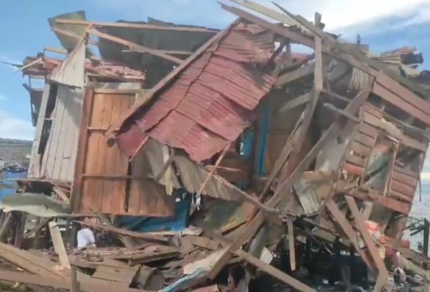 Bom Perang Dunia II Meledak di Biak Papua Rusak Puluhan Rumah, 5 Tewas dan 3 Hilang Bom Perang Dunia II Meledak di Biak Papua Rusak Puluhan Rumah, 5 Tewas dan 3 Hilang