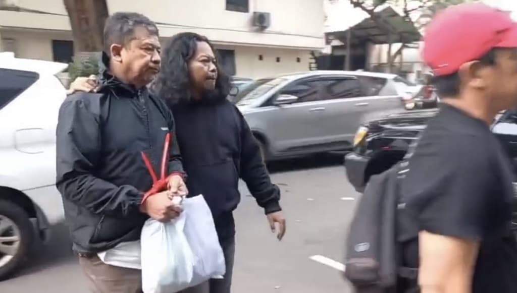 Sopir Taksi Online yang Viral Ngamuk di Tol JORR Ditangkap, Ini Tampangnya Sopir Taksi Online yang Viral Ngamuk di Tol JORR Ditangkap, Ini Tampangnya