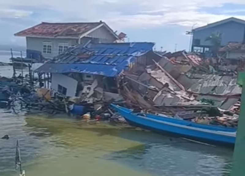 Breaking News: Bom Sisa Perang Dunia II Meledak di Biak, Puluhan Rumah Warga Rusak Breaking News: Bom Sisa Perang Dunia II Meledak di Biak, Puluhan Rumah Warga Rusak