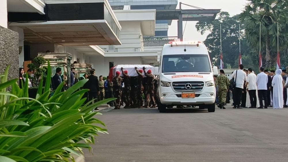 Jenazah Ryamizard Ryacudu Tiba di Kemhan untuk Disemayamkan Jenazah Ryamizard Ryacudu Tiba di Kemhan untuk Disemayamkan