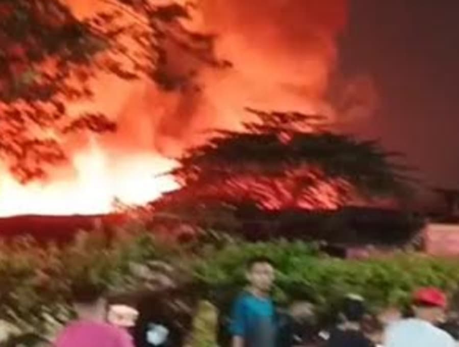 Kebakaran Landa Permukiman Padat Penduduk di Kemayoran Jakpus, 87 Petugas Damkar Dikerahkan Kebakaran Landa Permukiman Padat Penduduk di Kemayoran Jakpus, 87 Petugas Damkar Dikerahkan