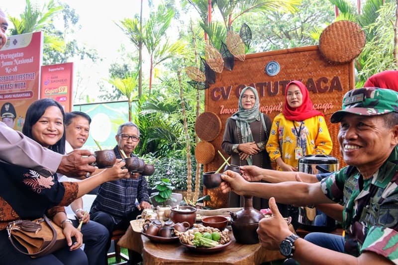 Buat 5 Resep Inovasi, Syariah Hotel Solo Kenalkan Jamu lewat Welcome Drink Buat 5 Resep Inovasi, Syariah Hotel Solo Kenalkan Jamu lewat Welcome Drink