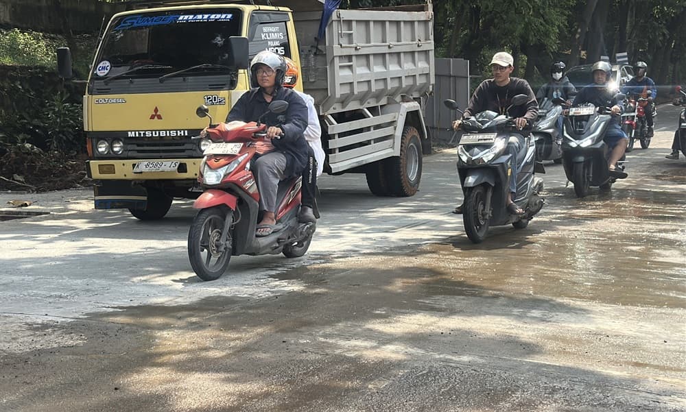 Perbaikan Jalan Ambles Lenteng Agung Rampung, Lalu Lintas Kembali Normal Perbaikan Jalan Ambles Lenteng Agung Rampung, Lalu Lintas Kembali Normal