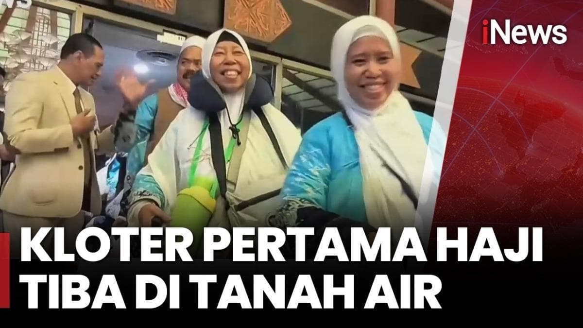 Suasana Haru Sambut Kedatangan Kloter Pertama Jemaah Haji di Tanah Air Suasana Haru Sambut Kedatangan Kloter Pertama Jemaah Haji di Tanah Air