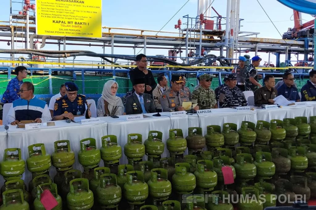 Polda Sulsel Bongkar 37 Kasus BBM dan LPG Subsidi, Kerugian Negara Capai Rp69,9 Miliar Polda Sulsel Bongkar 37 Kasus BBM dan LPG Subsidi, Kerugian Negara Capai Rp69,9 Miliar