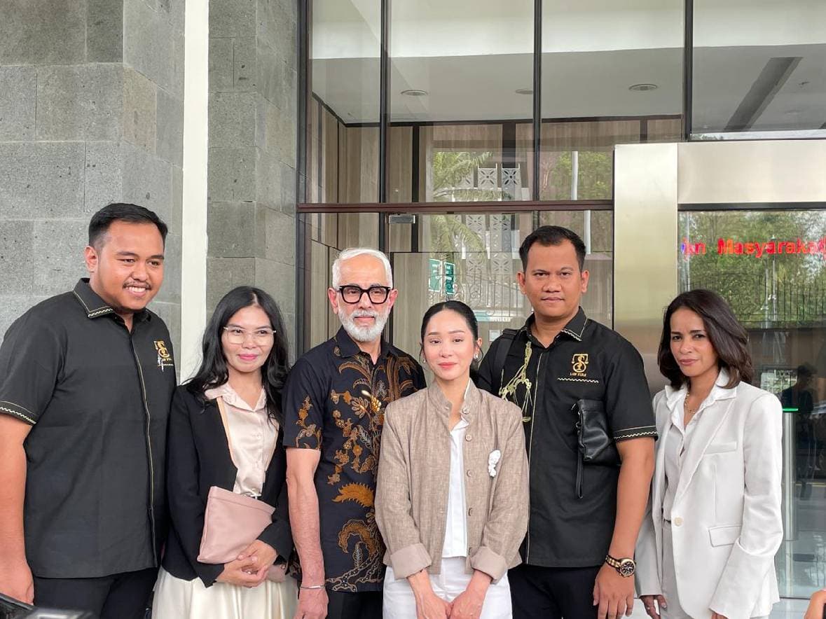 Kronologi Lengkap Suami Bunga Zainal Kena Tipu Cek Kosong Rp2,6 Miliar gegara Investasi Batu Bara Kronologi Lengkap Suami Bunga Zainal Kena Tipu Cek Kosong Rp2,6 Miliar gegara Investasi Batu Bara
