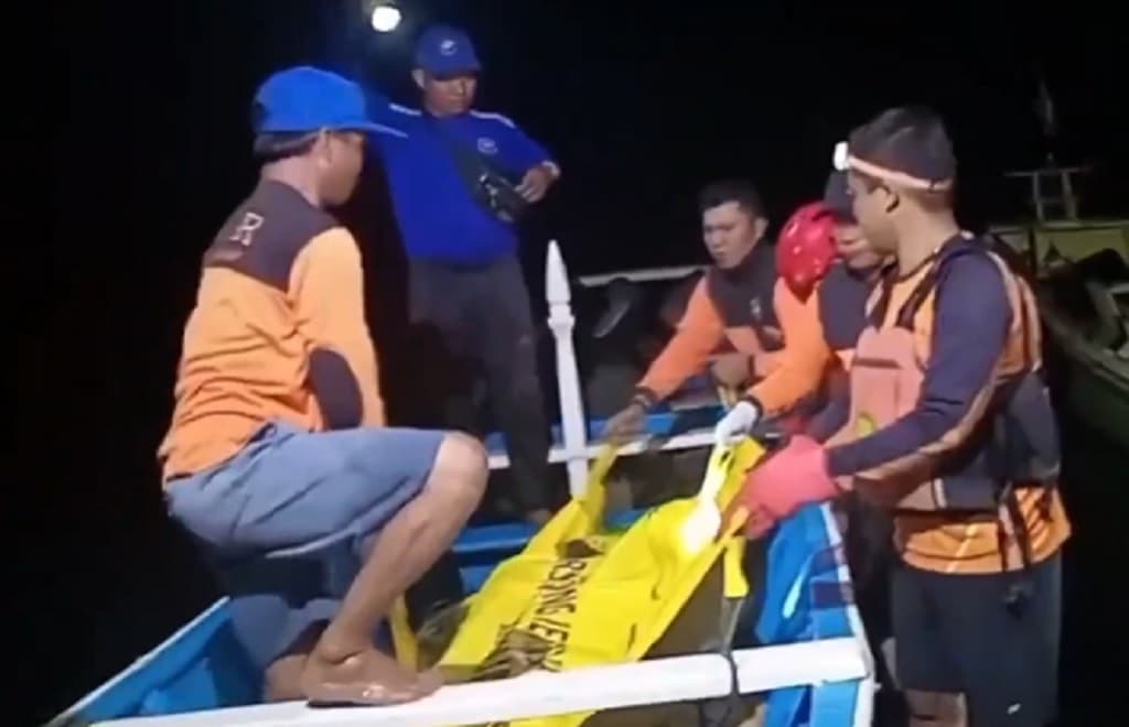 Susul Sang Kakak, Jasad Rivky Korban Tenggelam di Pantai Payangan Jember Ditemukan Susul Sang Kakak, Jasad Rivky Korban Tenggelam di Pantai Payangan Jember Ditemukan