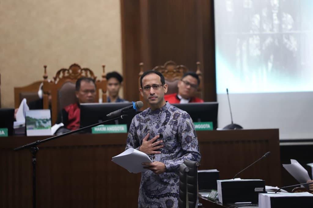 Pleidoi Nadiem: Hancur Hati Saya, Dapat Tanda Kehormatan dari Presiden Lalu Dihadiahi Jeruju Besi Pleidoi Nadiem: Hancur Hati Saya, Dapat Tanda Kehormatan dari Presiden Lalu Dihadiahi Jeruju Besi
