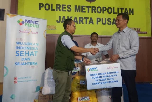MNC Peduli Salurkan Bantuan untuk Warga Terdampak Kebakaran di Kemayoran MNC Peduli Salurkan Bantuan untuk Warga Terdampak Kebakaran di Kemayoran