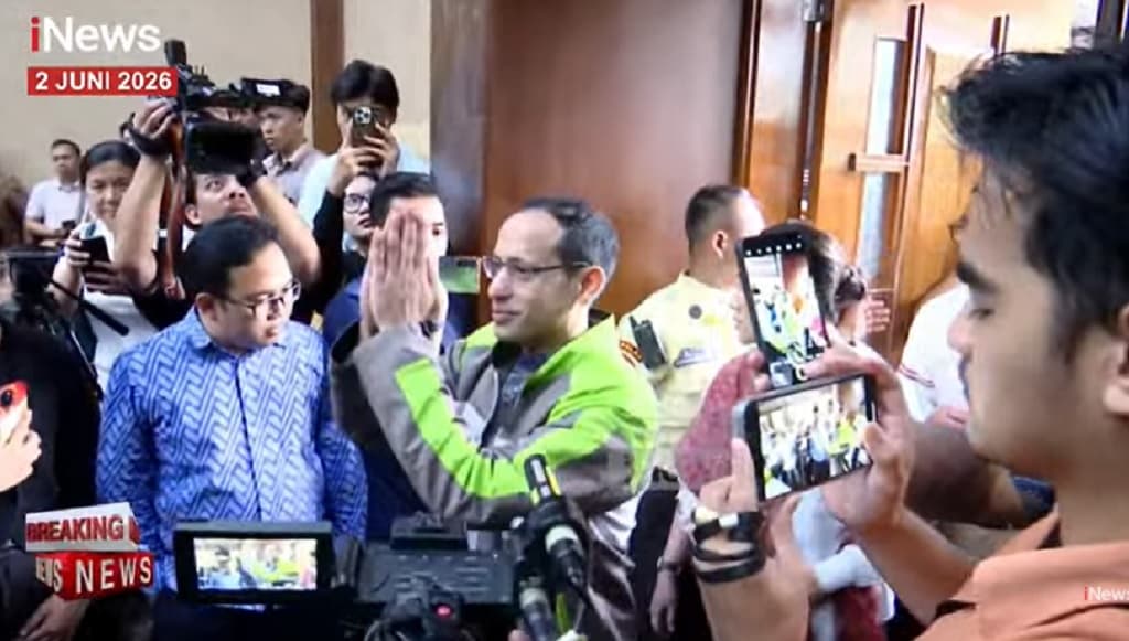 Nadiem Makarim Pakai Jaket Gojek ke Pengadilan Tipikor, Siap Bacakan Pembelaan Nadiem Makarim Pakai Jaket Gojek ke Pengadilan Tipikor, Siap Bacakan Pembelaan