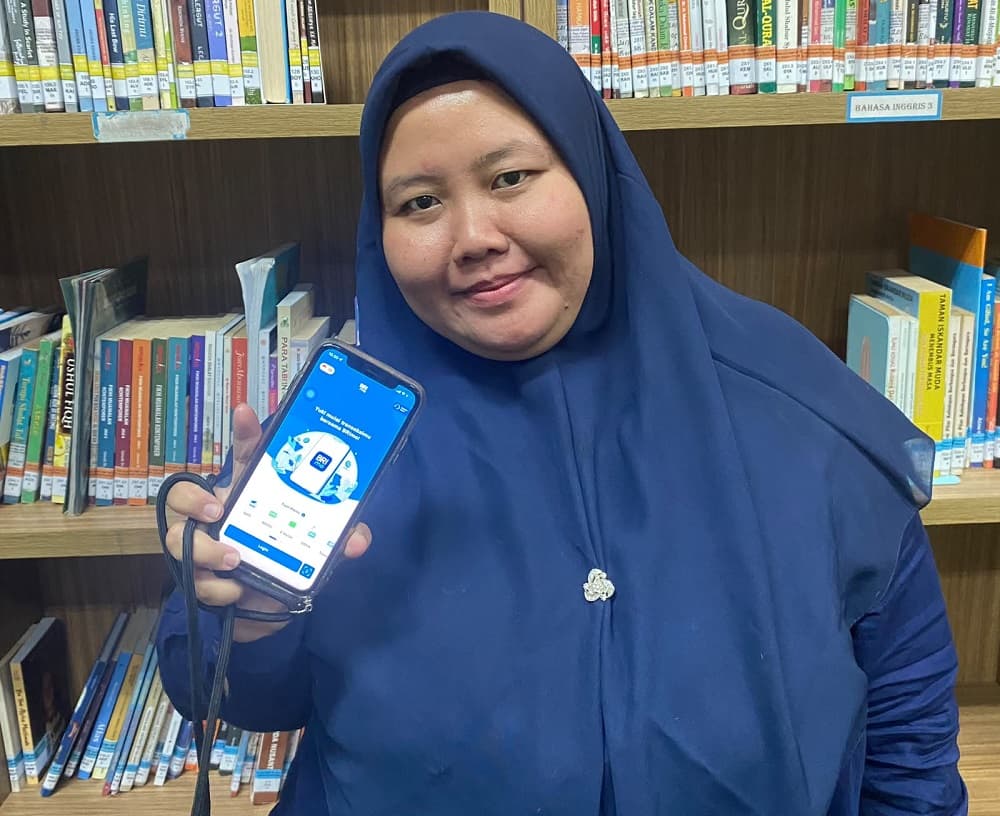 Cerita Guru Bekasi Andalkan BRImo, dari Bayar Pajak hingga Pesan Obat Cerita Guru Bekasi Andalkan BRImo, dari Bayar Pajak hingga Pesan Obat