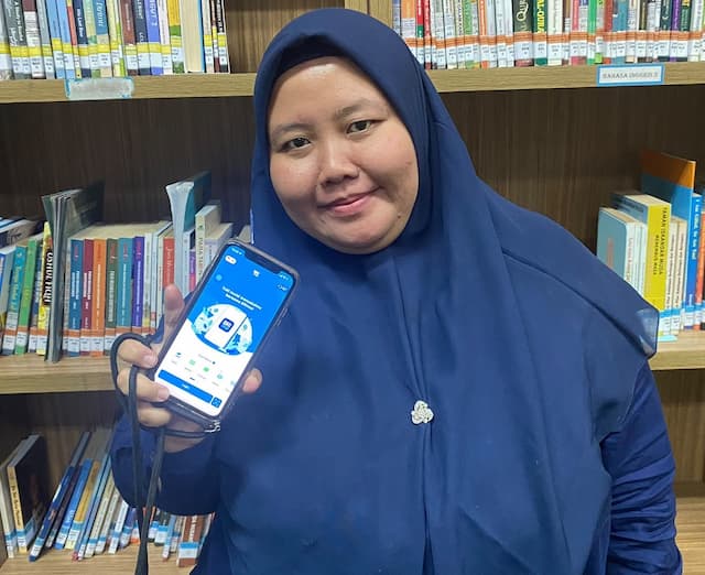 Cerita Guru Bekasi Andalkan BRImo, dari Bayar Pajak hingga Pesan Obat Cerita Guru Bekasi Andalkan BRImo, dari Bayar Pajak hingga Pesan Obat