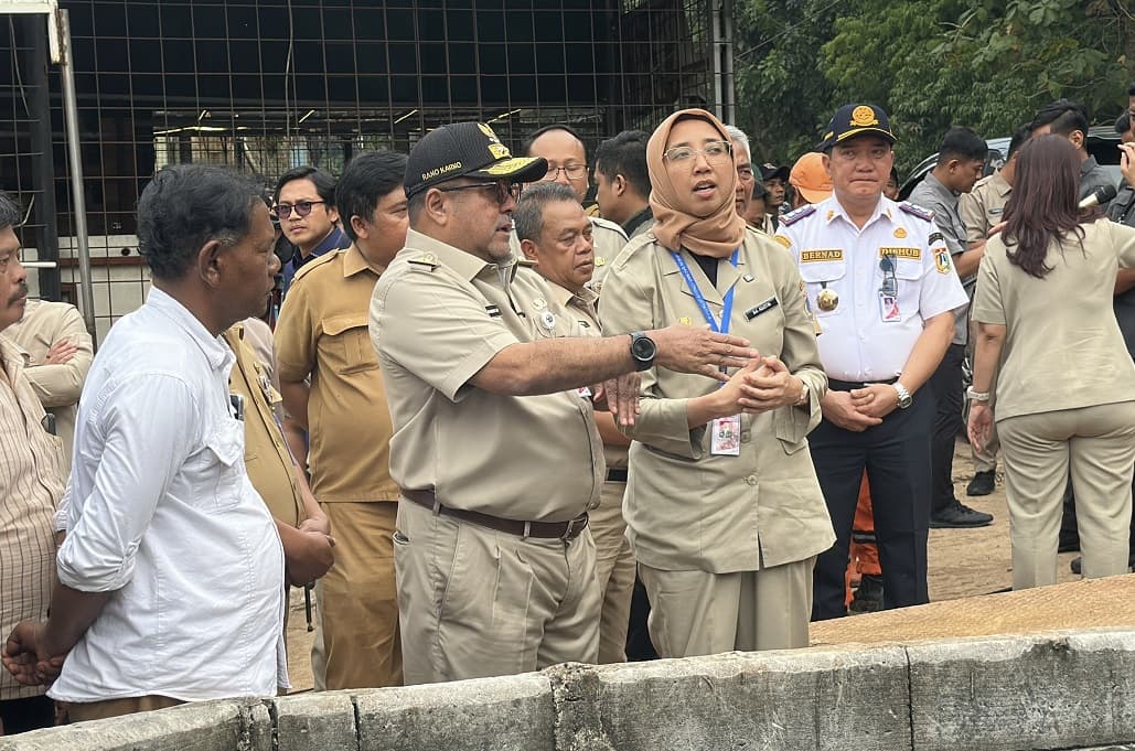Rano Karno Cek Perbaikan Jalan Ambles di Lenteng Agung, Kaget 5 Hari Selesai Rano Karno Cek Perbaikan Jalan Ambles di Lenteng Agung, Kaget 5 Hari Selesai