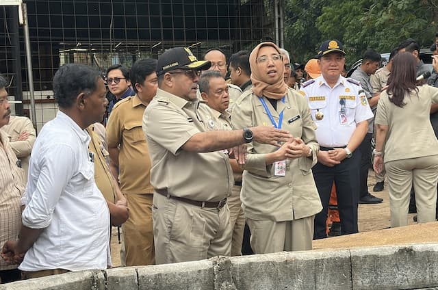 Rano Karno Cek Perbaikan Jalan Ambles di Lenteng Agung, Kaget 5 Hari Selesai Rano Karno Cek Perbaikan Jalan Ambles di Lenteng Agung, Kaget 5 Hari Selesai